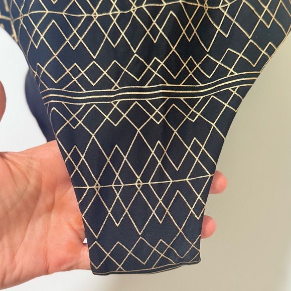 NIP TUCK BOND EYE ONE PIECE SWIMSUIT Black & Gold Size 6 (s) - Picture 3 of 9